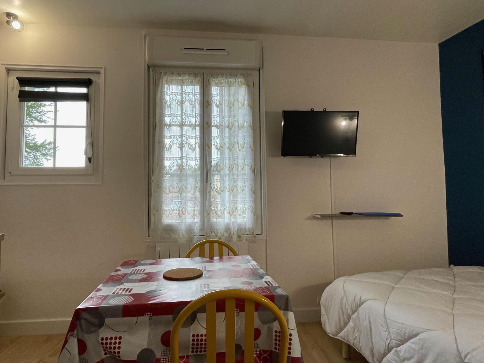 Meuble De Tourisme Dans Parc Arbore 1000M2 - Sejour-La-Roche Eperon La Roche-Posay Szoba fotó